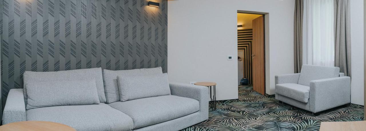 Hotel President Băile Felix エクステリア 写真