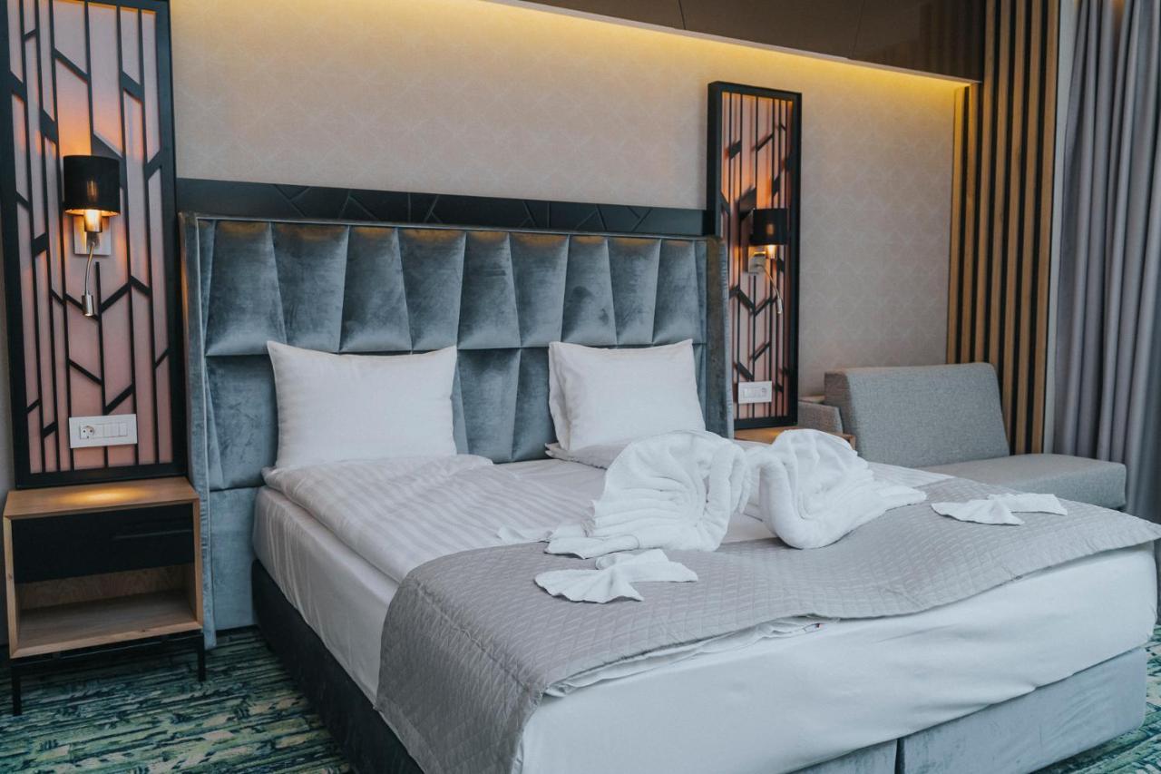 Hotel President Băile Felix エクステリア 写真