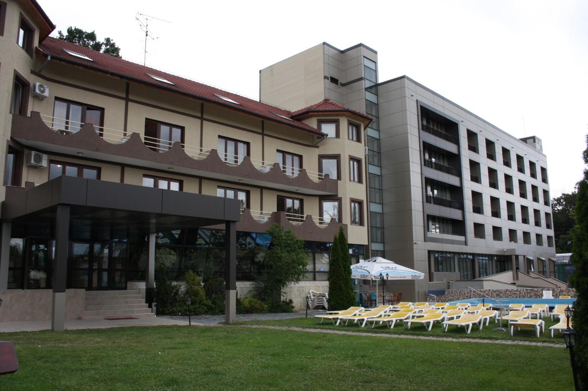 Hotel President Băile Felix エクステリア 写真