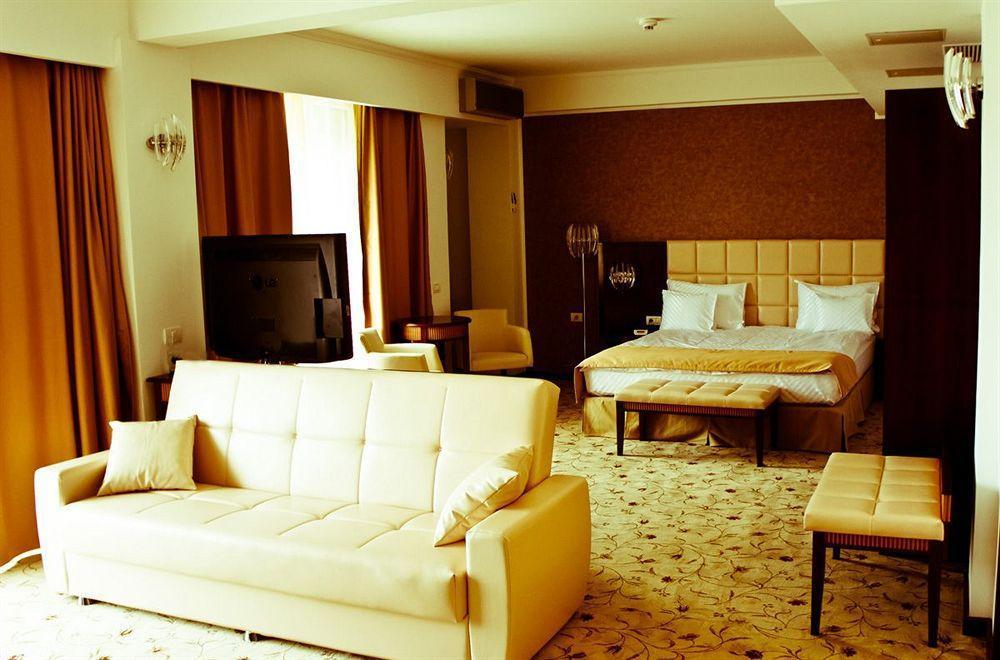 Hotel President Băile Felix エクステリア 写真